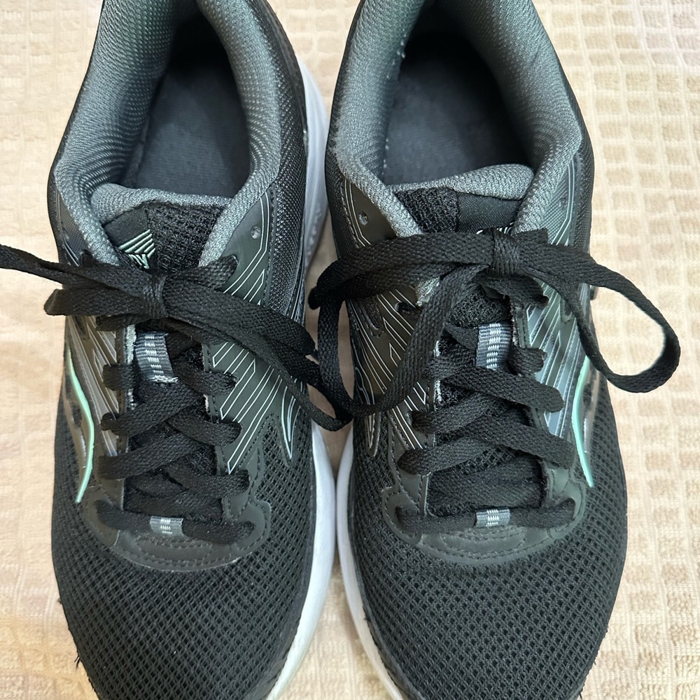 Stylish Black Saucony Cohesion Sneakers for Women—Size 8.5 Wide